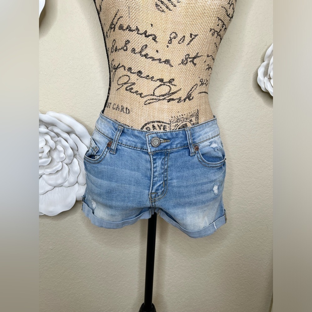 NTM: Aeropostale Shorty Light Wash Distressed Denim Shorts Size 4 Stretch Cuffed
